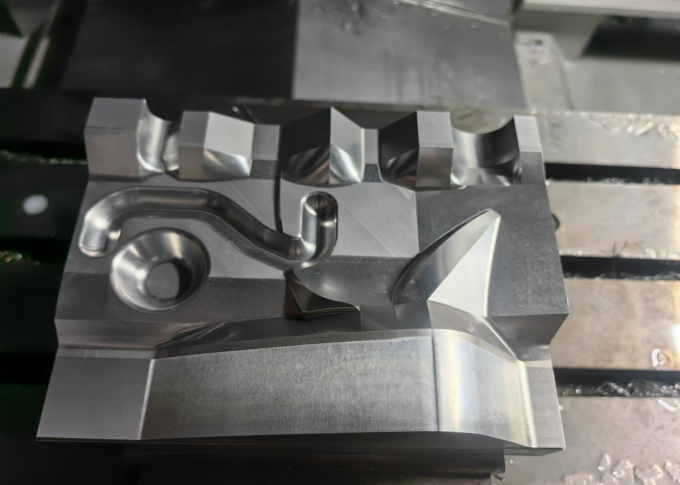 4 eixos 3 eixos centro de usinagem vertical SV960L tamanho da mesa 1100 * 550mm centro de fresagem vertical 12