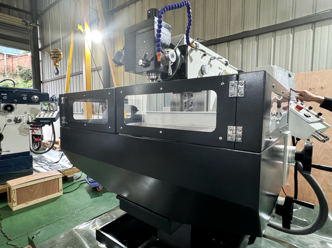 Máquina de moagem CNC vertical de 4 eixos XKH8140A Processamento de moldes pequenos Máquina de moagem manual de ferramentas universais