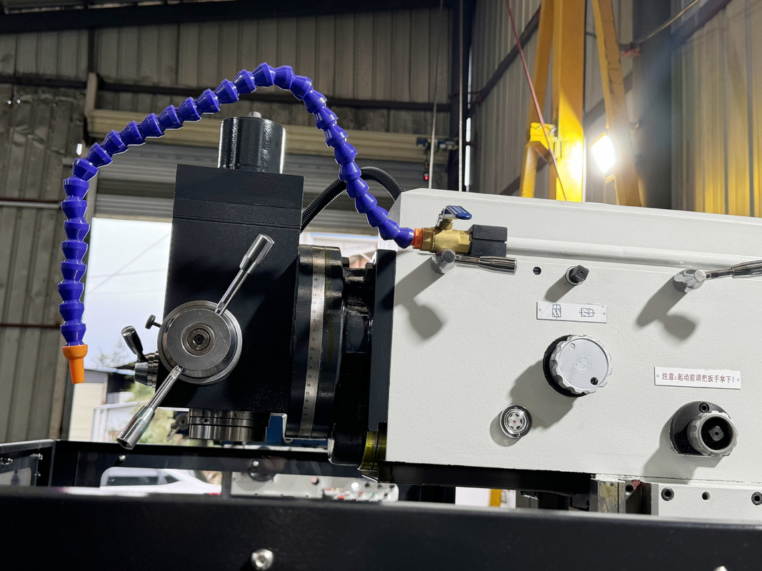 Máquina de moagem CNC vertical de 4 eixos XKH8140A Processamento de moldes pequenos Máquina de moagem manual de ferramentas universais