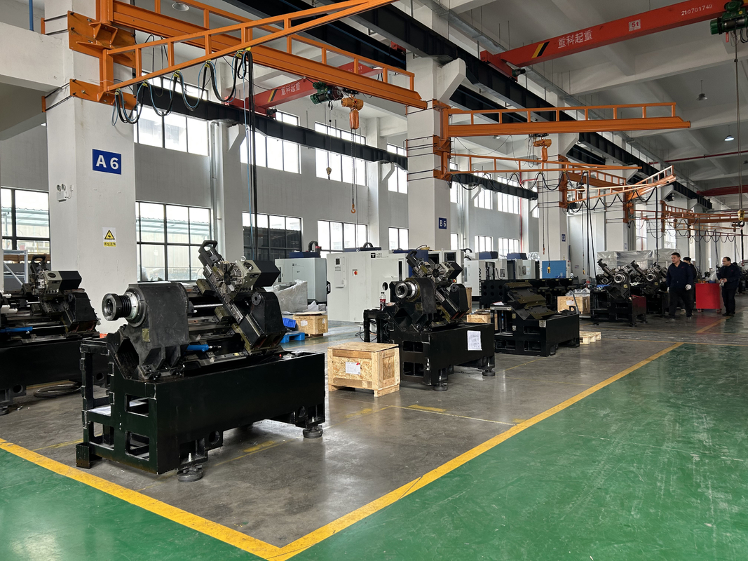 Torneio automático CNC T400 trilhos de guia lineares de alta rigidez Servo Turret GSK Metal Torneio de cama inclinada CNC