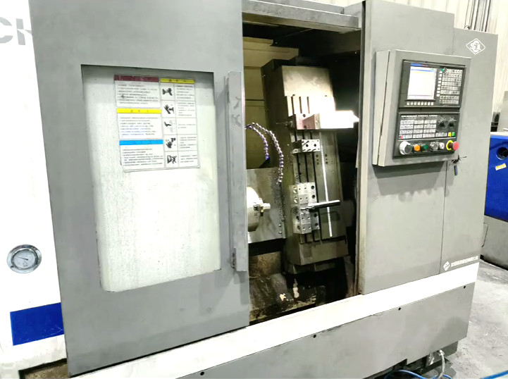 Máquina de torno CNC de cama inclinada CHK46 Máquina de torno automática de tipo gang com alimentador de barra