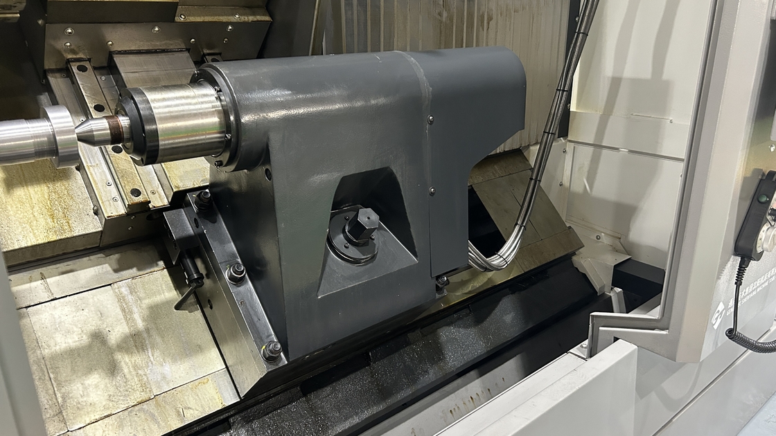 Leito inclinado CNC Torno HTC63Q comprimento máximo de corte 3000 mm fuso de corte pesado CNC Torno horizontal