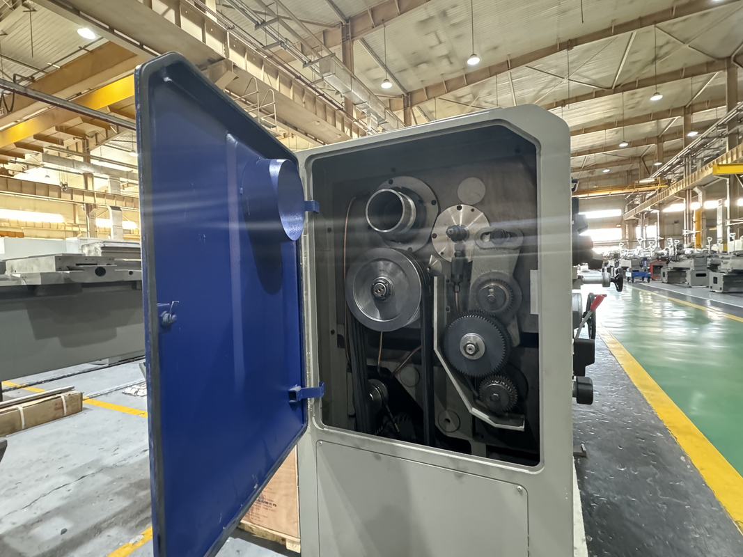 Torno universal CW6180B Alta rigidez 600 mm Largura do leito Motor de trabalho pesado Máquina de torneamento de tornos