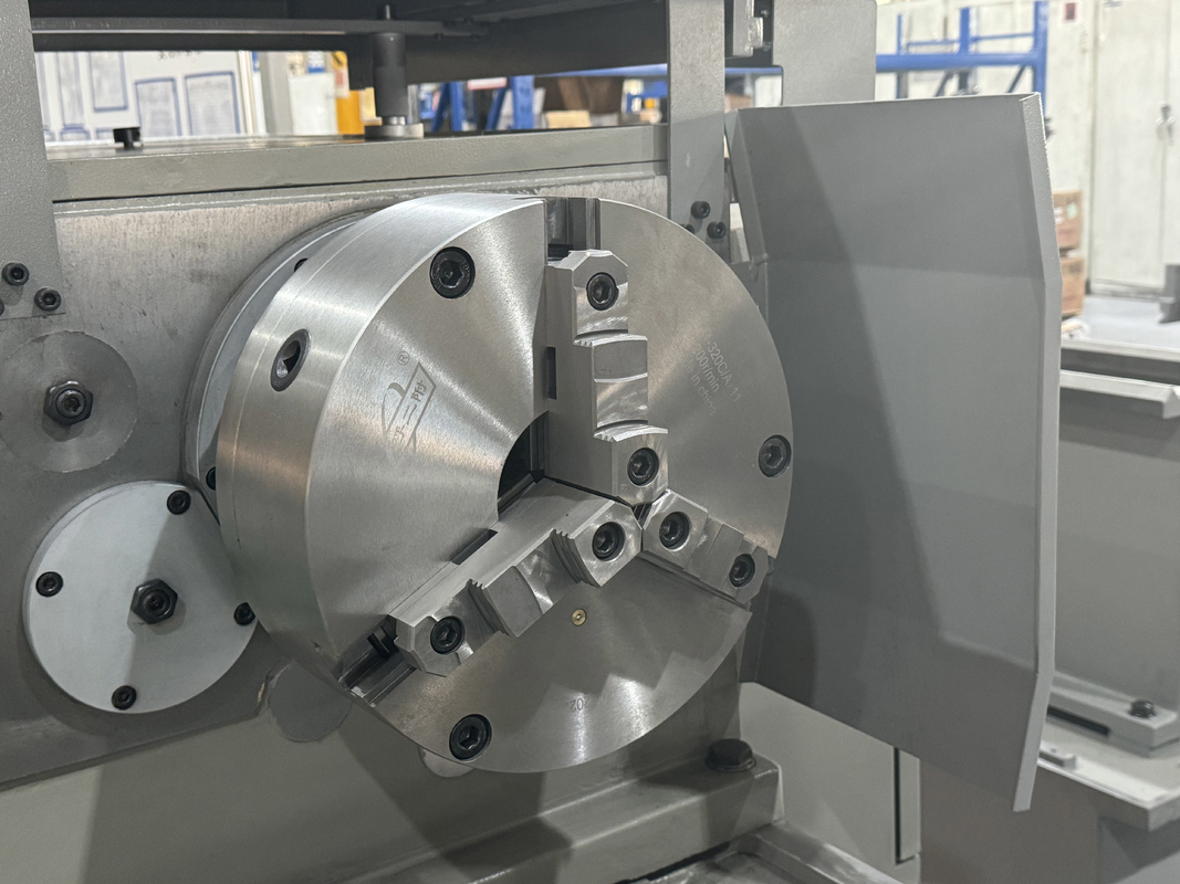 Torno universal CW6180B Alta rigidez 600 mm Largura do leito Motor de trabalho pesado Máquina de torneamento de tornos