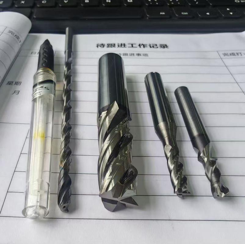 Máquina de moagem de ferramentas de cinco eixos de alta precisão MG100 Moedor universal de ferramentas e cortadores de cinco eixos