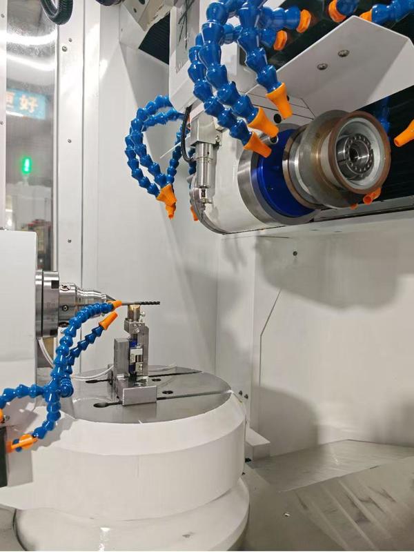 Máquina de moagem de ferramentas de cinco eixos de alta precisão MG100 Moedor universal de ferramentas e cortadores de cinco eixos