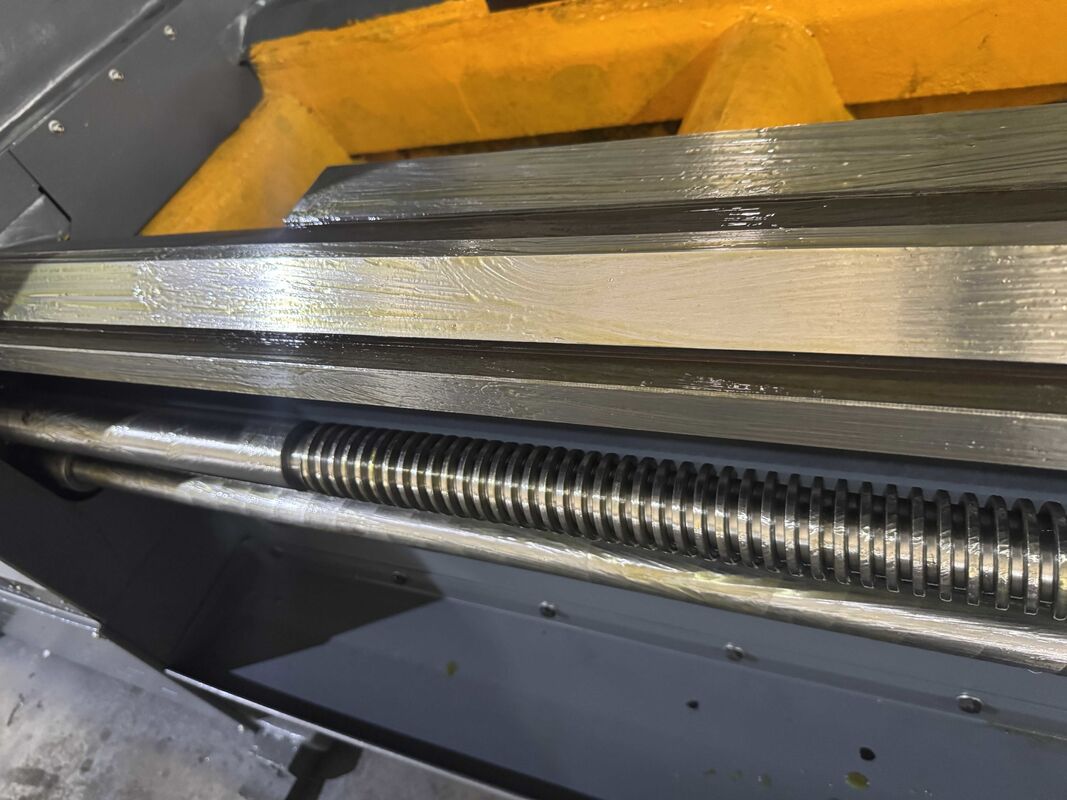 Torno de serviço pesado de 15m CW61125 com furo de fuso grande de 130mm, torno horizontal potente
