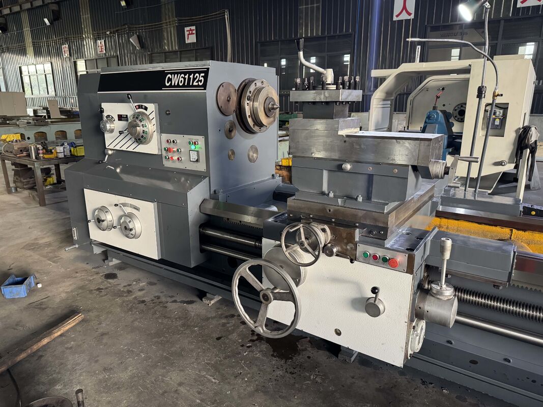 Torno de serviço pesado de 15m CW61125 com furo de fuso grande de 130mm, torno horizontal potente