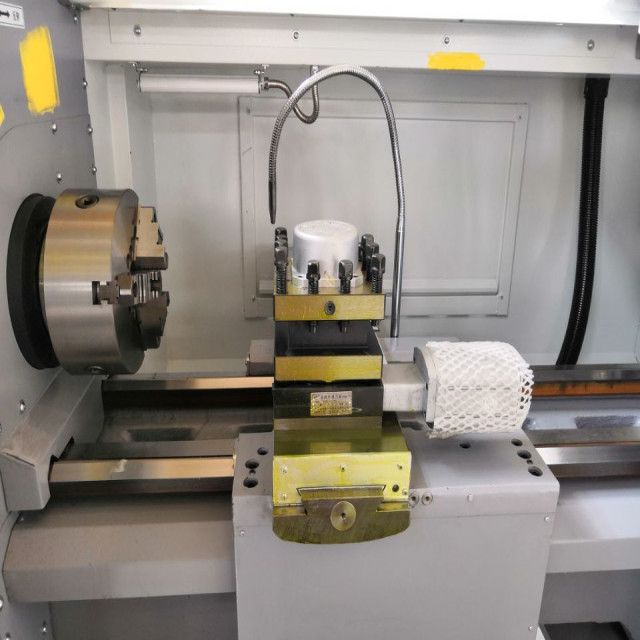 Máquina de torneamento CNC CAK6385 Servo motor 4 estações Torreta Metal CNC Torno